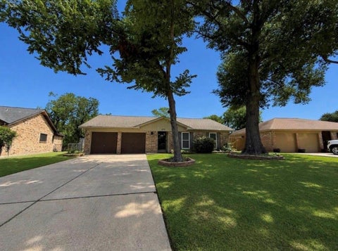 Homes For Sale - 670 Fawn Drive<br/> Houston, TX 77015