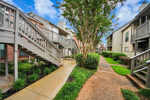 Photo of 2829 Timmons Lane #201, Houston, TX 77027 (MLS # 51698741)