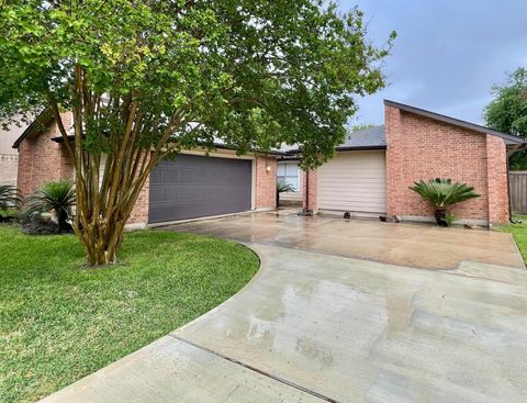 Photo of 2126 Collingsfield Drive, Sugar Land, TX 77478 (MLS # 86751801)
