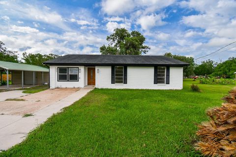 Photo of 2847 County Road 510a, Brazoria, TX 77422 (MLS # 38747478) Photo of 2847 County Road 510a, Brazoria, TX 77422 (MLS # 38747478)