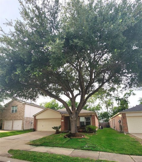 Homes For Sale - 15006 Sugarhollow Drive<br/> Sugar Land, TX 77498