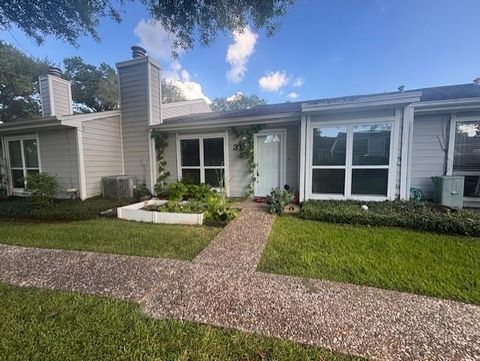 Photo of 31 Hideaway Drive, Friendswood, TX 77546 (MLS # 30818593)