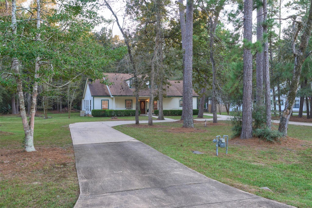 Photo of 12 Timber Lane, Conroe, TX 77384 (MLS # 72447996)