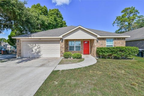 Photo of 1320 W Dumble Street, Alvin, TX 77511 (MLS # 86045354)