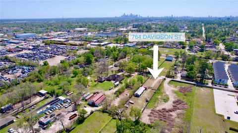 Photo of 764 Davidson Street, Houston, TX 77091 (MLS # 41438097)