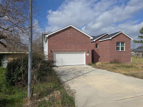 Photo of 5211 Rue Street, Houston, TX 77033 (MLS # 98275940)