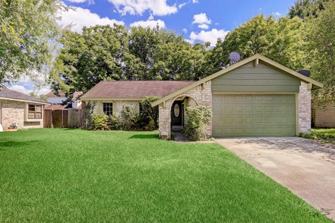 Photo of 8414 Gulf Spring Lane, Houston, TX 77075 (MLS # 32089608)