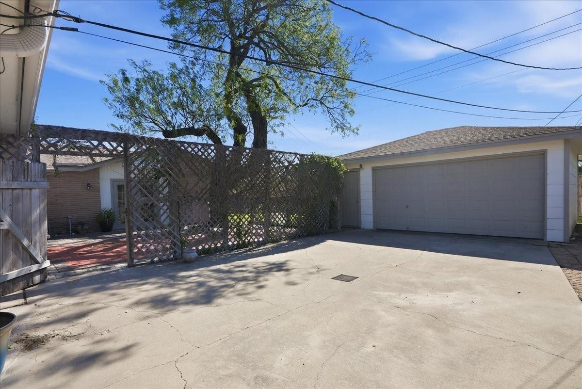 501 Dolphin Place