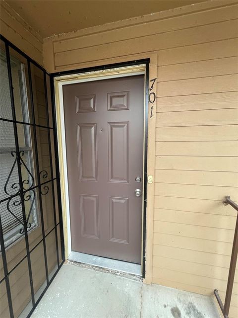 Photo of 10555 Turtlewood Court #701, Houston, TX 77072 (MLS # 26902580)