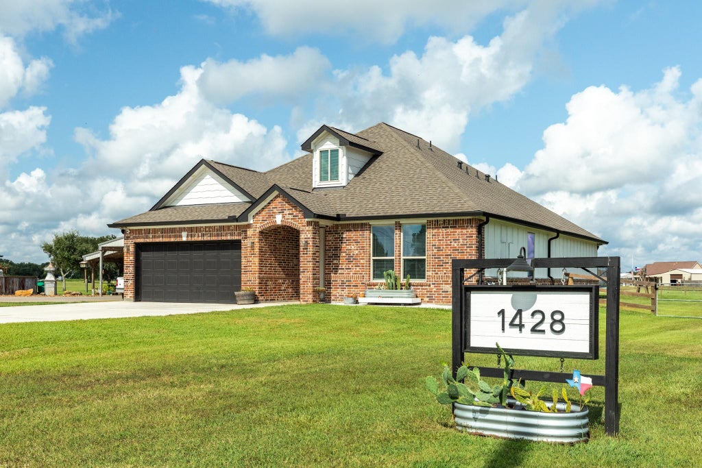 Photo of 1428 Palamino Trail, Angleton, TX 77515 (MLS # 816145)