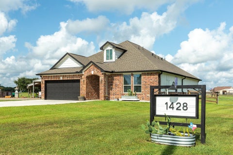 Photo of 1428 Palamino Trail, Angleton, TX 77515 (MLS # 816145)