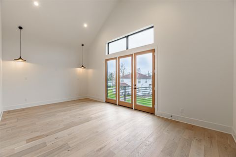 Tiny photo for 1104 W 9th Street, Houston, TX 77007 (MLS # 98055108)