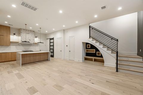 Tiny photo for 1104 W 9th Street, Houston, TX 77007 (MLS # 98055108)