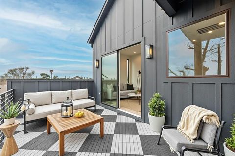 Tiny photo for 1104 W 9th Street, Houston, TX 77007 (MLS # 98055108)