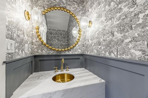 Tiny photo for 1104 W 9th Street, Houston, TX 77007 (MLS # 98055108)