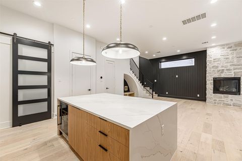 Tiny photo for 1104 W 9th Street, Houston, TX 77007 (MLS # 98055108)