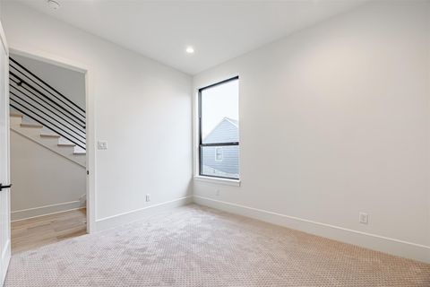 Tiny photo for 1104 W 9th Street, Houston, TX 77007 (MLS # 98055108)