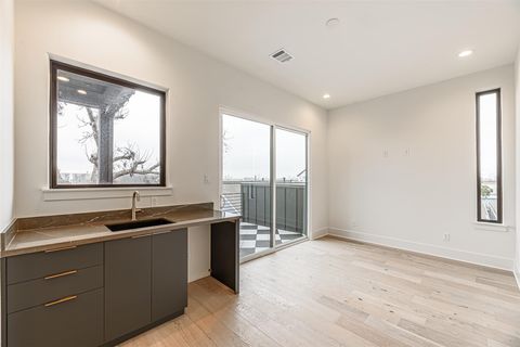 Tiny photo for 1104 W 9th Street, Houston, TX 77007 (MLS # 98055108)