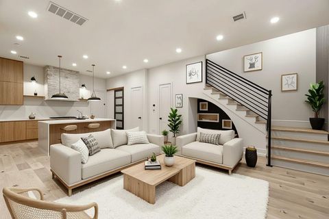 Photo of 1104 W 9th Street, Houston, TX 77007 (MLS # 98055108)