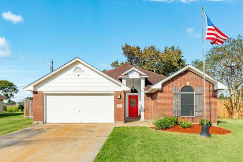 Photo of 1187 Thomas Drive, Angleton, TX 77515 (MLS # 91214572)
