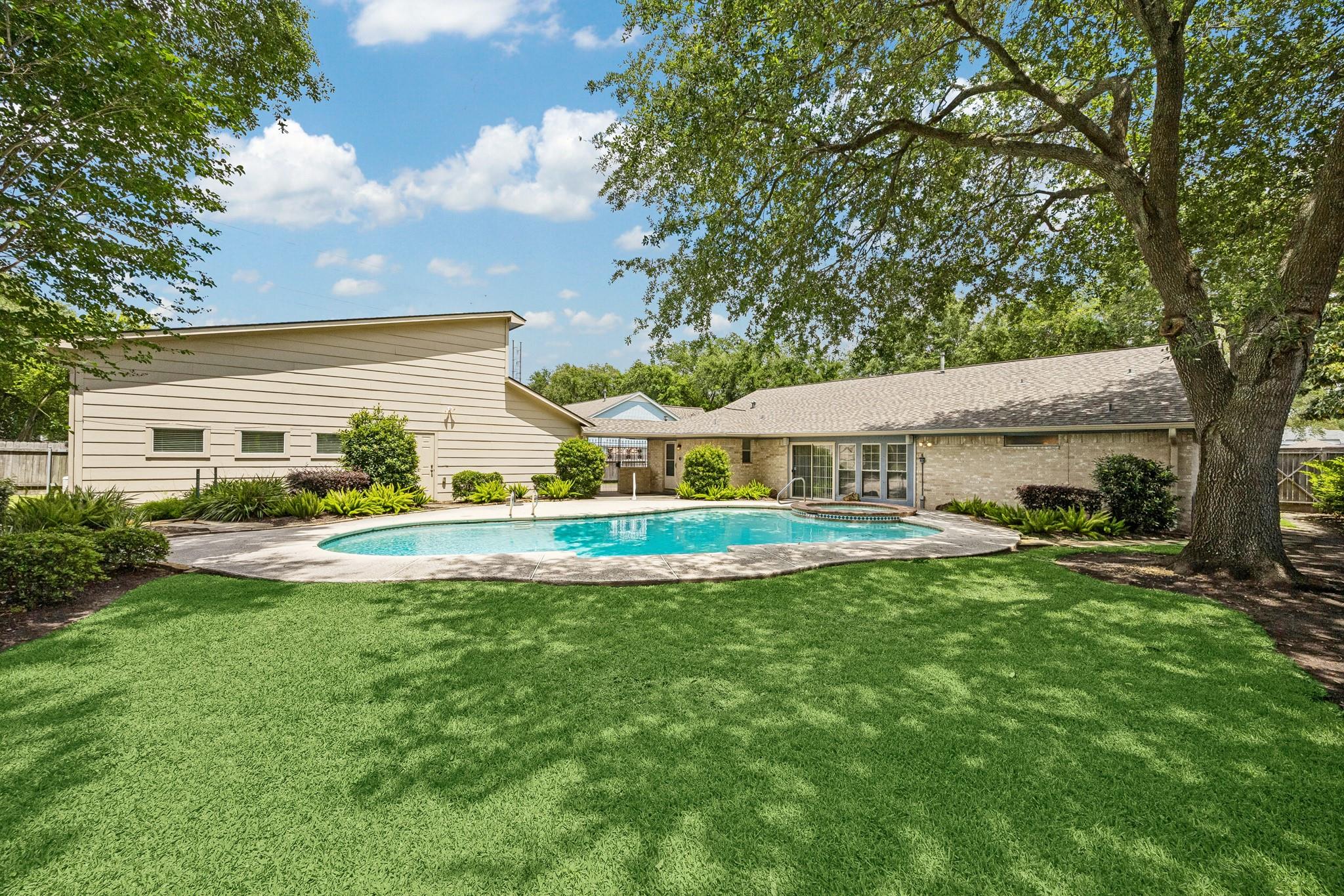 2214 Donegal Court