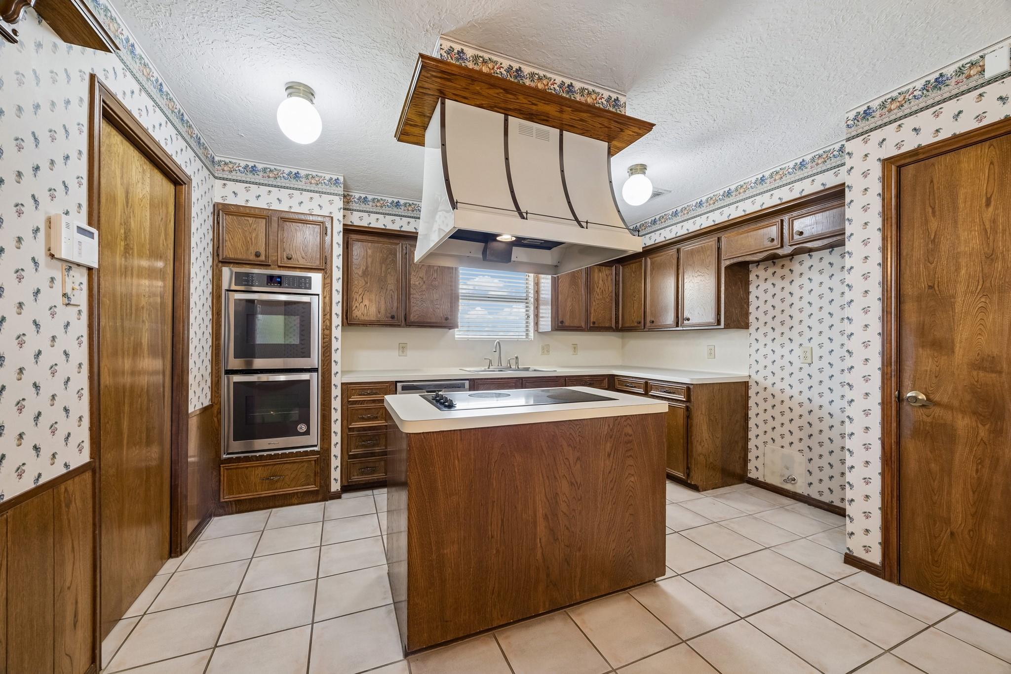 2214 Donegal Court