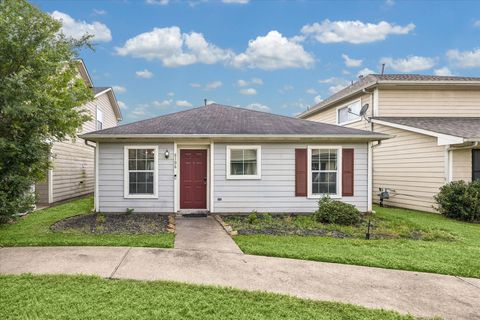 Photo of 6106 Settlers Lake Circle E, Katy, TX 77449 (MLS # 26839674)