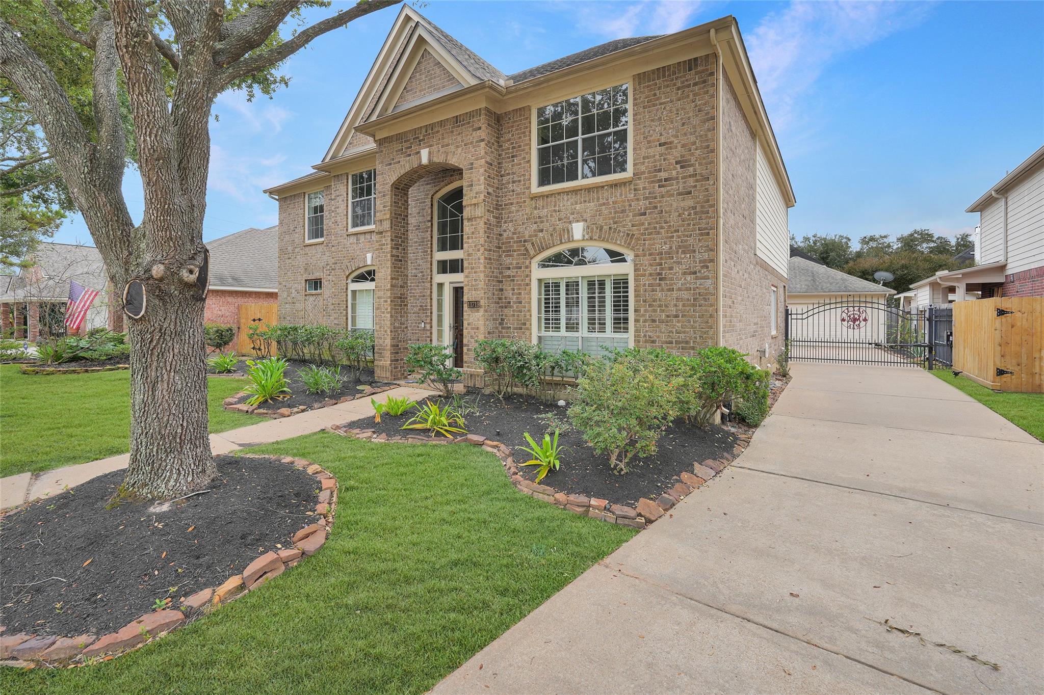 11719 Lakewood Crossing Drive