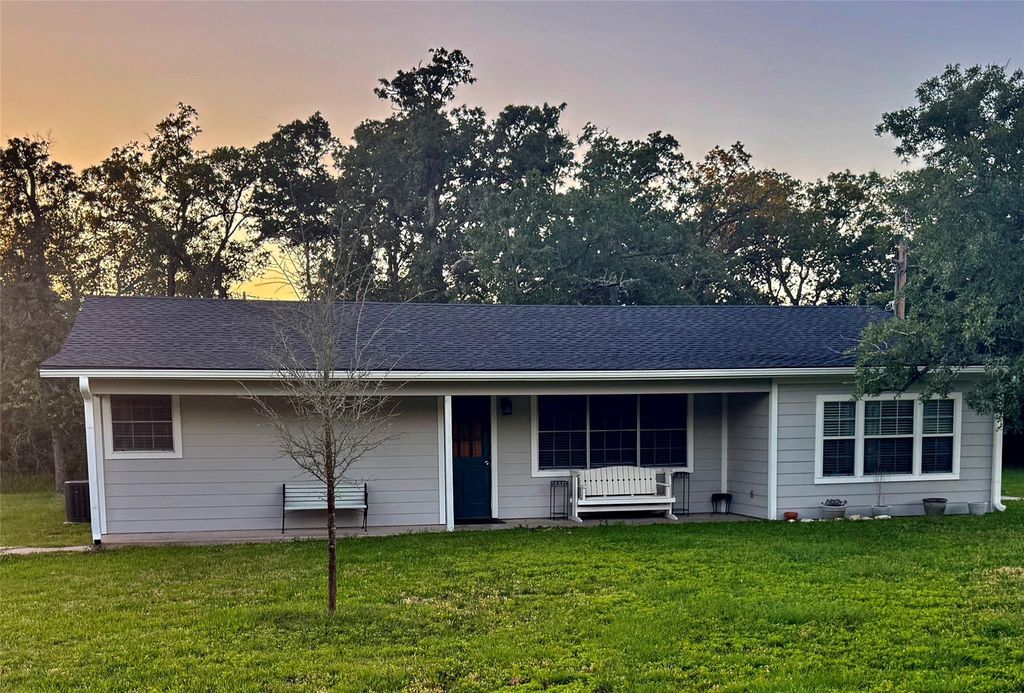 Photo of 401 Chinaberry Lane, Somerville, TX 77879 (MLS # 11482707)