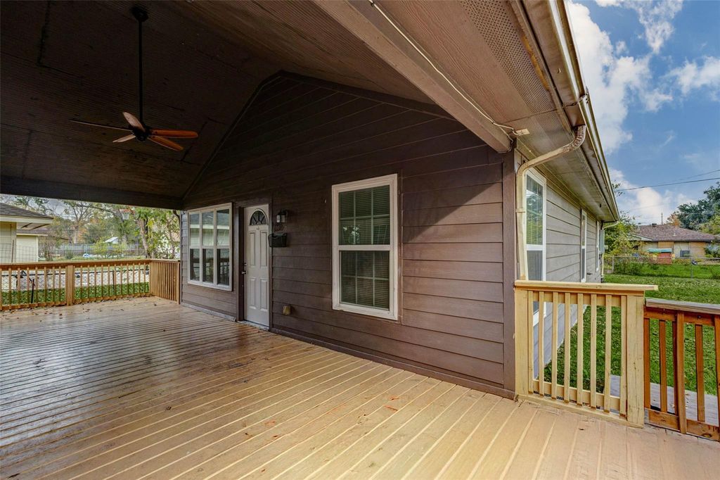 Photo of 7118 Karen Street, Houston, TX 77076 (MLS # 96469063)