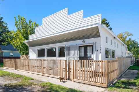 Photo of 1619 Chapman Street, Houston, TX 77009 (MLS # 16403407)