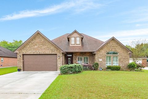 Photo of 1008 S Belle Drive, Angleton, TX 77515 (MLS # 5905357)