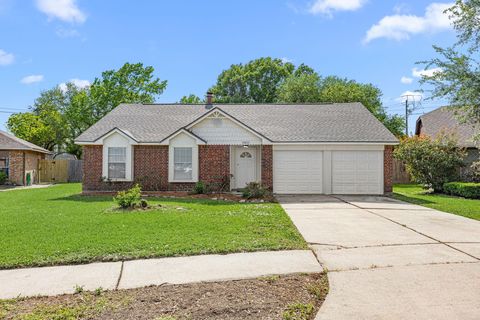 Photo of 10824 W Mulberry Drive, La Porte, TX 77571 (MLS # 32002915)