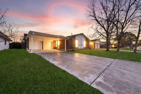 Photo of 11610 Grapewood Drive, Houston, TX 77089 (MLS # 54566285)