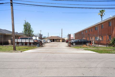 Photo of 5906 Ardmore Street #4, Houston, TX 77021 (MLS # 15353743)