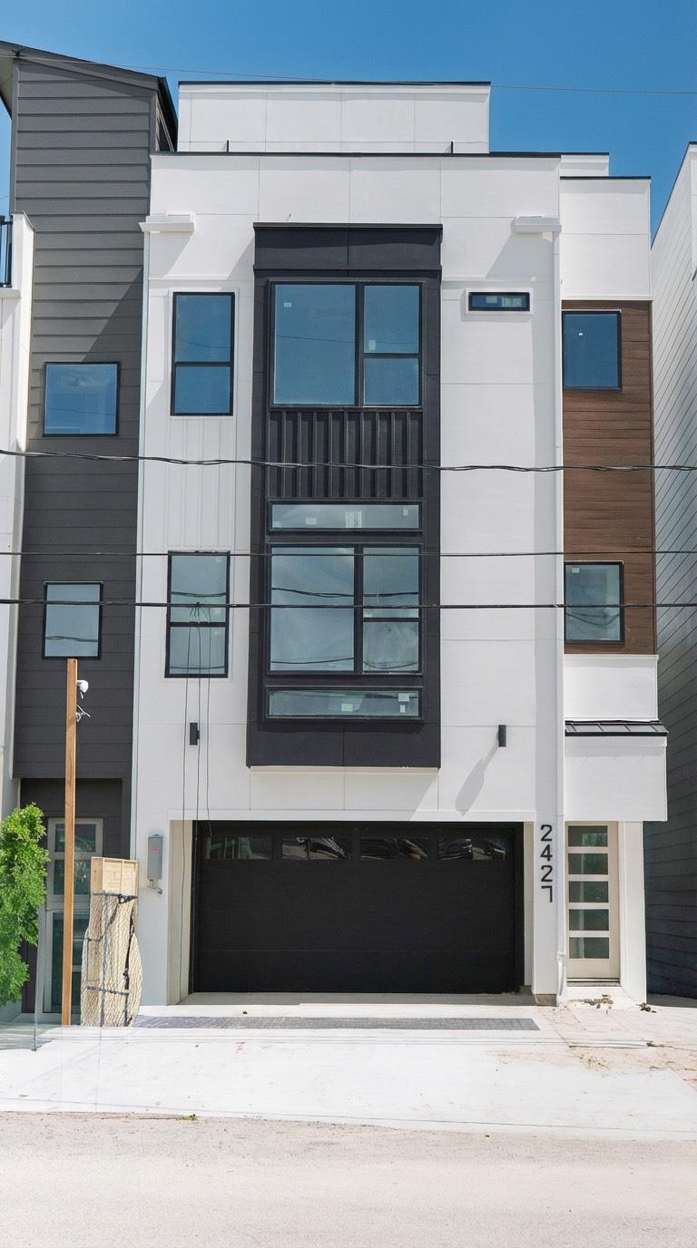 2427 Bastrop Street