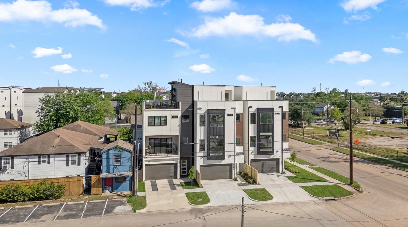 2427 Bastrop Street