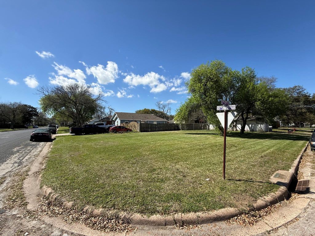 Photo of 204 8th Avenue N, Texas City, TX 77590 (MLS # 19578165)