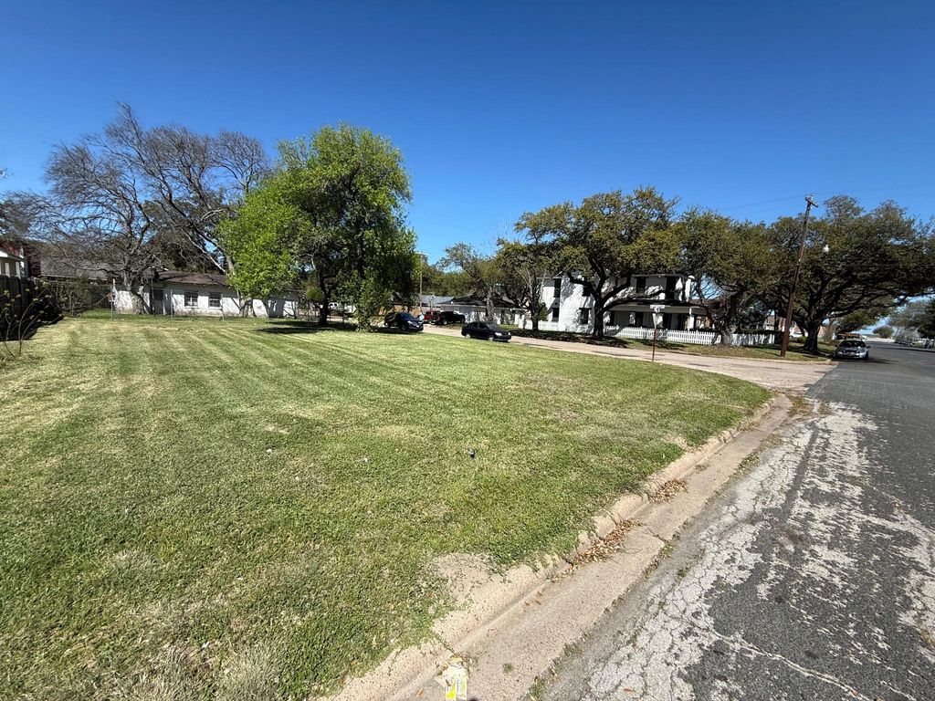 Photo of 204 8th Avenue N, Texas City, TX 77590 (MLS # 19578165)