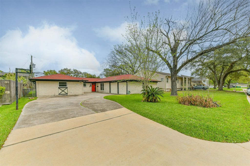 Photo of 1422 Cedarbrook Court, Seabrook, TX 77586 (MLS # 56834536)