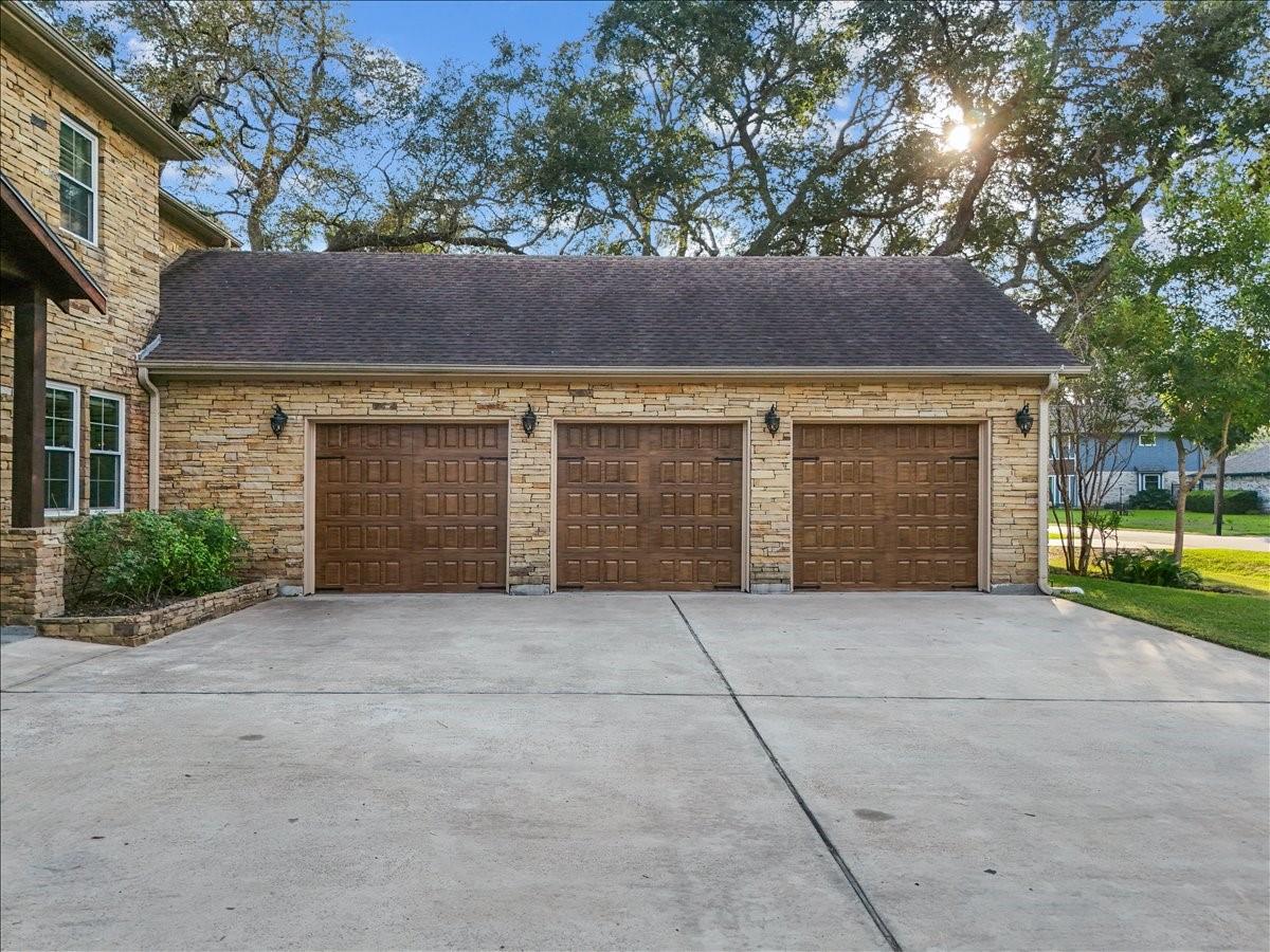 713 Bayou Crest Drive