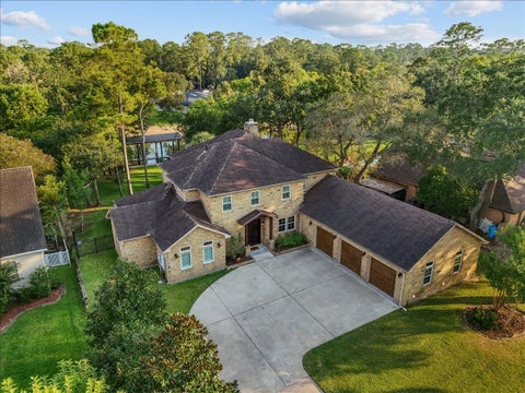 Homes For Sale - 713 Bayou Crest Drive<br/> Galveston County, Dickinson, TX 77539