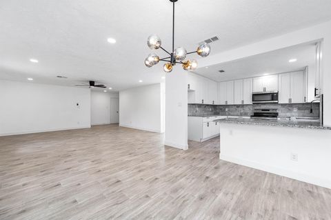 Photo of 10402 Rancho Bernardo Lane, Sugar Land, TX 77498 (MLS # 69359592)