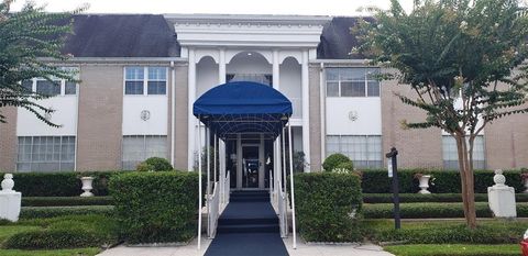 Photo of 2701 Bellefontaine Street #B3, Houston, TX 77025 (MLS # 26616285)