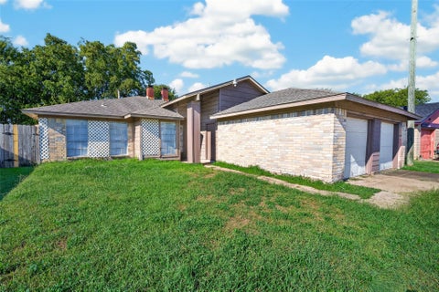 Homes For Rent - 12009 Tambourine Drive<br/> Houston, TX 77477