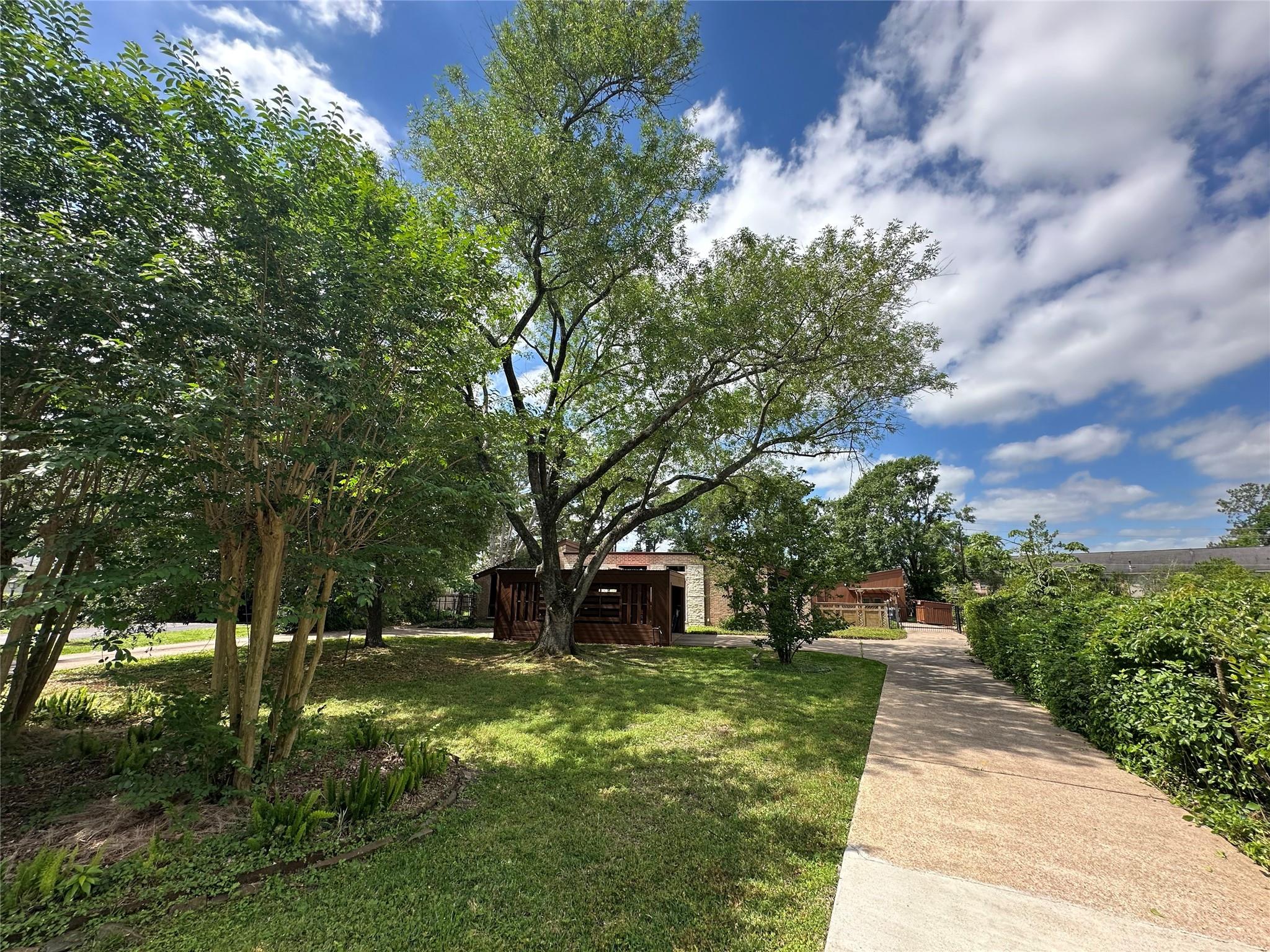 801 Holly Ridge Drive