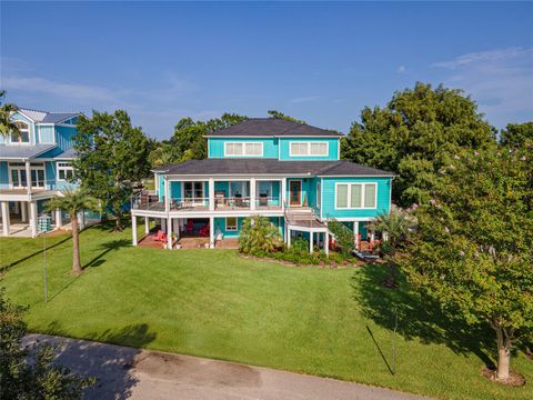 Photo of 531 W Shore Drive, Clear Lake Shores, TX 77565 (MLS # 52048290)