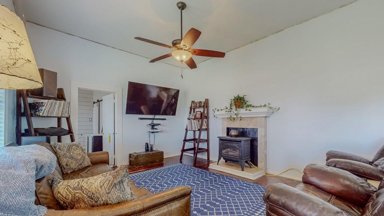 1401 E Buccaneer Drive