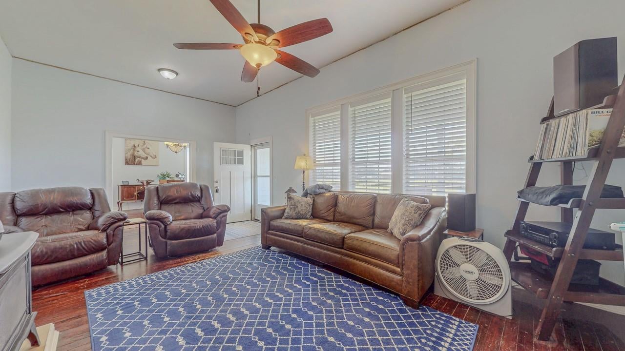 1401 E Buccaneer Drive