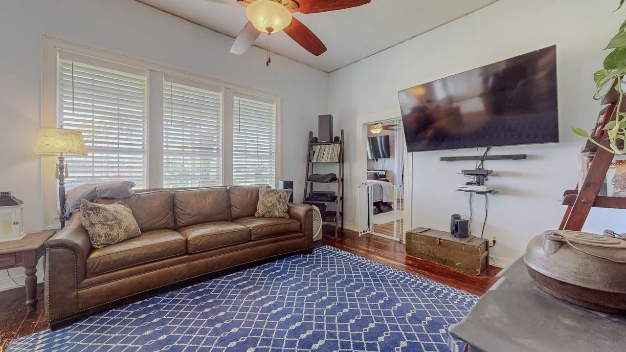 1401 E Buccaneer Drive